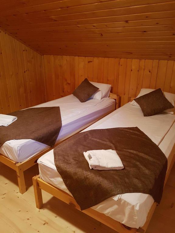 Cabana Sarmis Costesti Ngoại thất bức ảnh