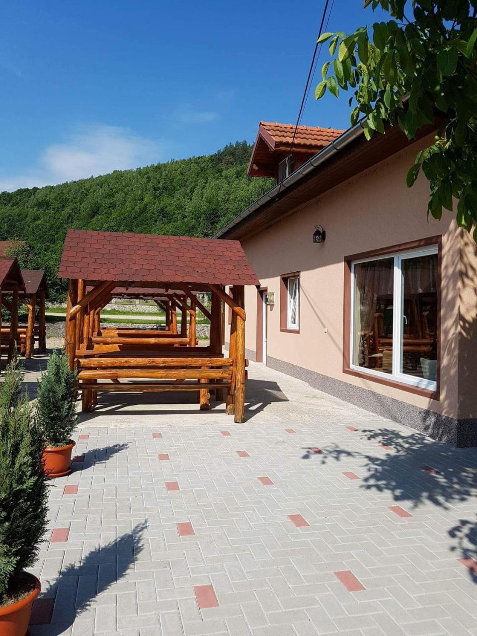 Cabana Sarmis Costesti Ngoại thất bức ảnh